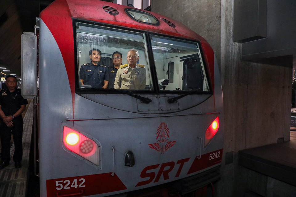 “พิพัฒน์” ตรวจสถานีกลางกรุงเทพอภิวัฒน์ รถไฟเพิ่ม 18 ขบวน เสริม 210 เที่ยว/วัน คุมเข้มความปลอดภัย รองรับปชช.เดินทางปีใหม่