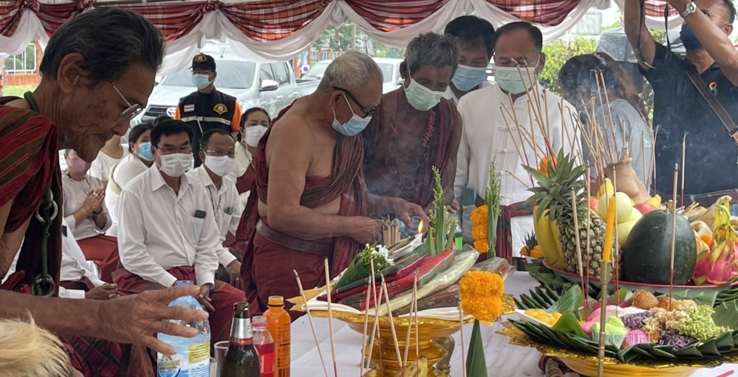 เทศบาลตำบลสังขะสืบสานประเพณีแซนโฎนตา บุญเดือนสิบของชาวไทยเชื้อสายเขมร 