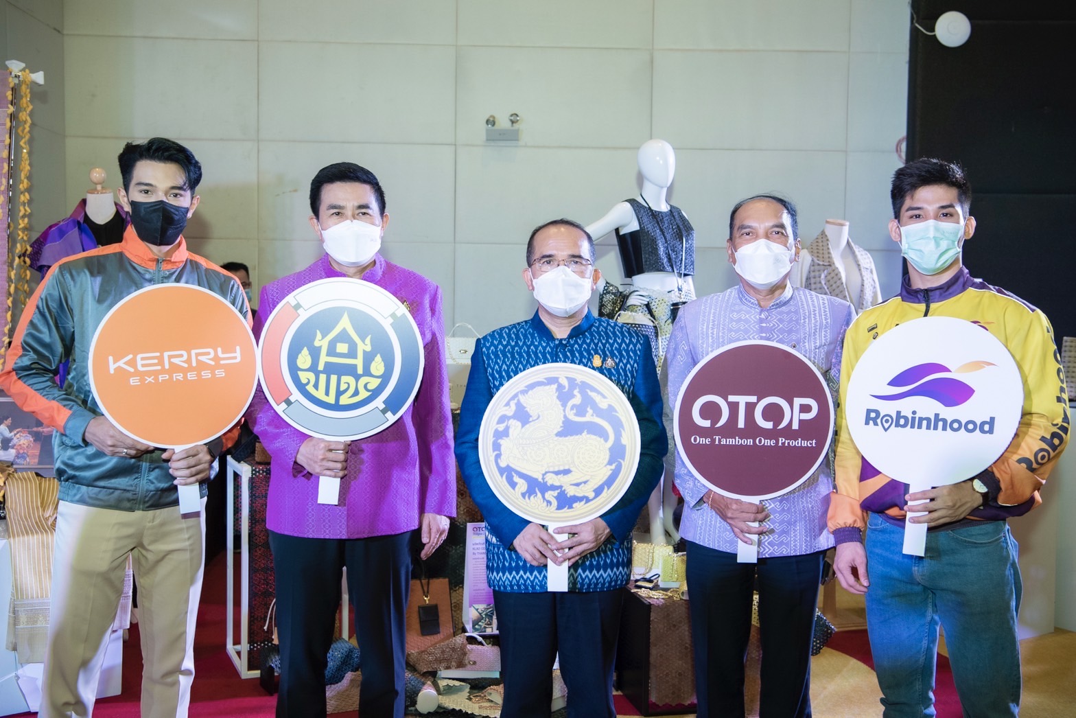 ชวนคนไทยเที่ยวงาน  OTOP Midyear 2022 พร้อมจับมือภาคเอกชน เพิ่มช่องทางออนไลน์ตั้งแต่ 4-12 มิ.ย.