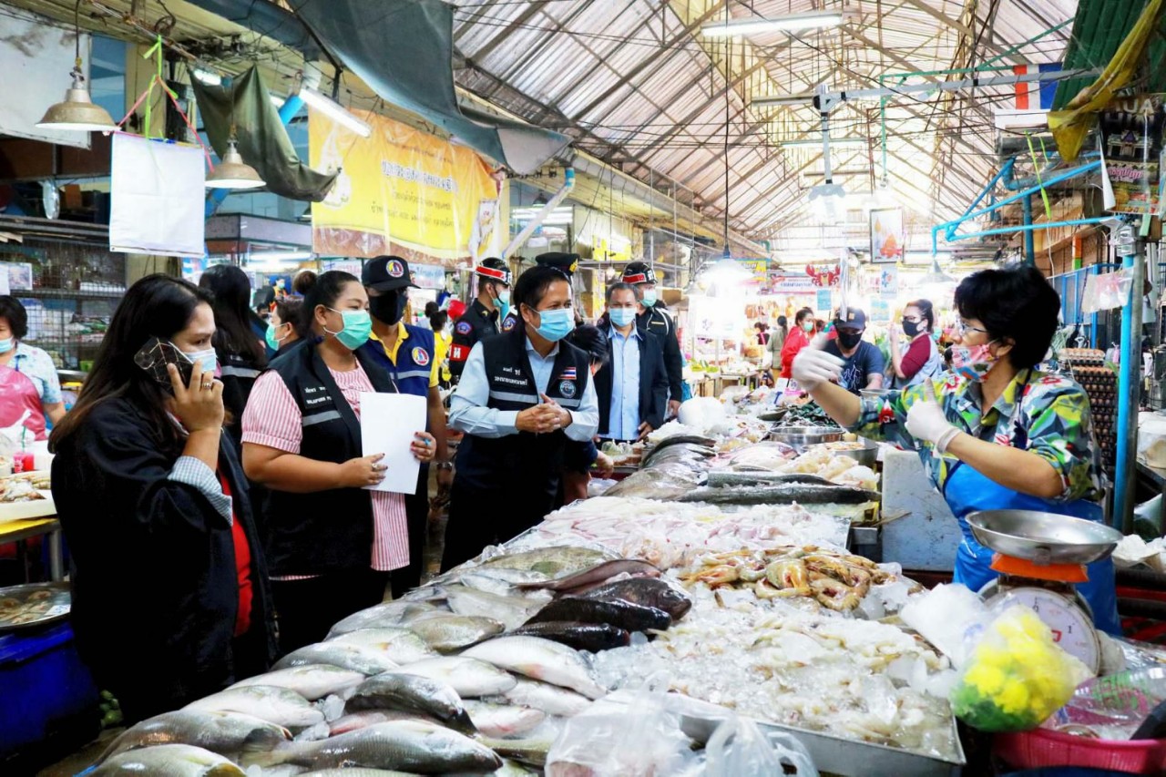 สธ.หัวหิน ยัน สัตว์ทะเลในตลาดฉัตร์ไชยปลอดเชื้อโควิด