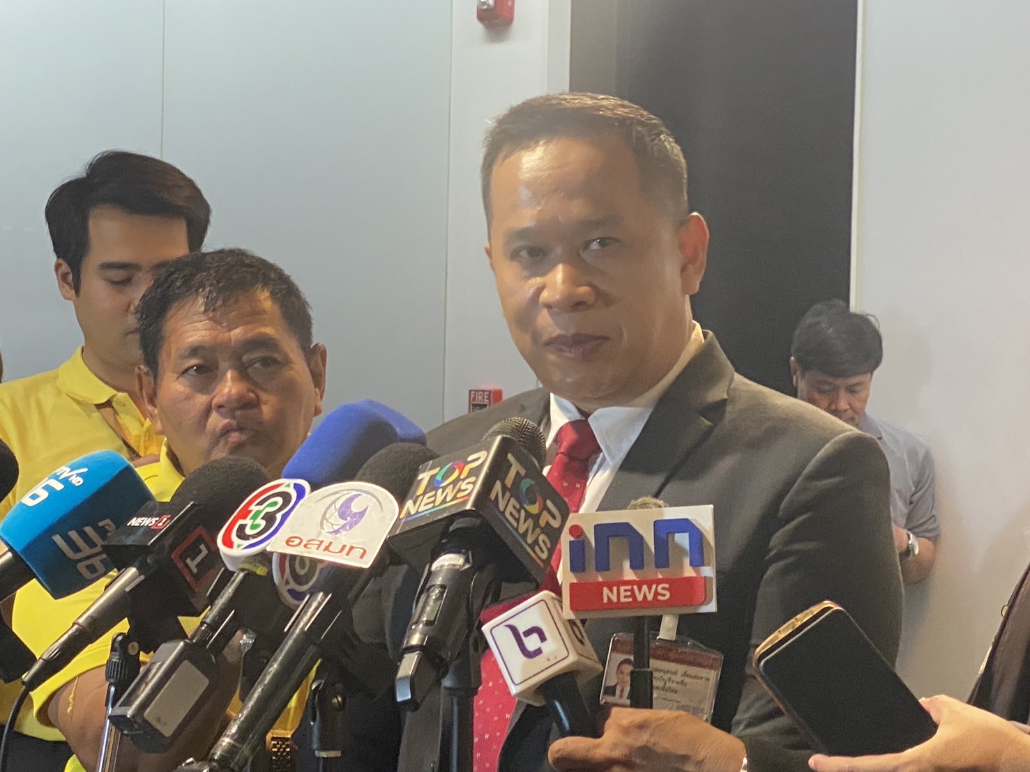 “อนุสรณ์” อัด “สุดารัตน์” มโนฉ่ำออกสื่อ ปมตัดสส.บัญชีรายชื่อ