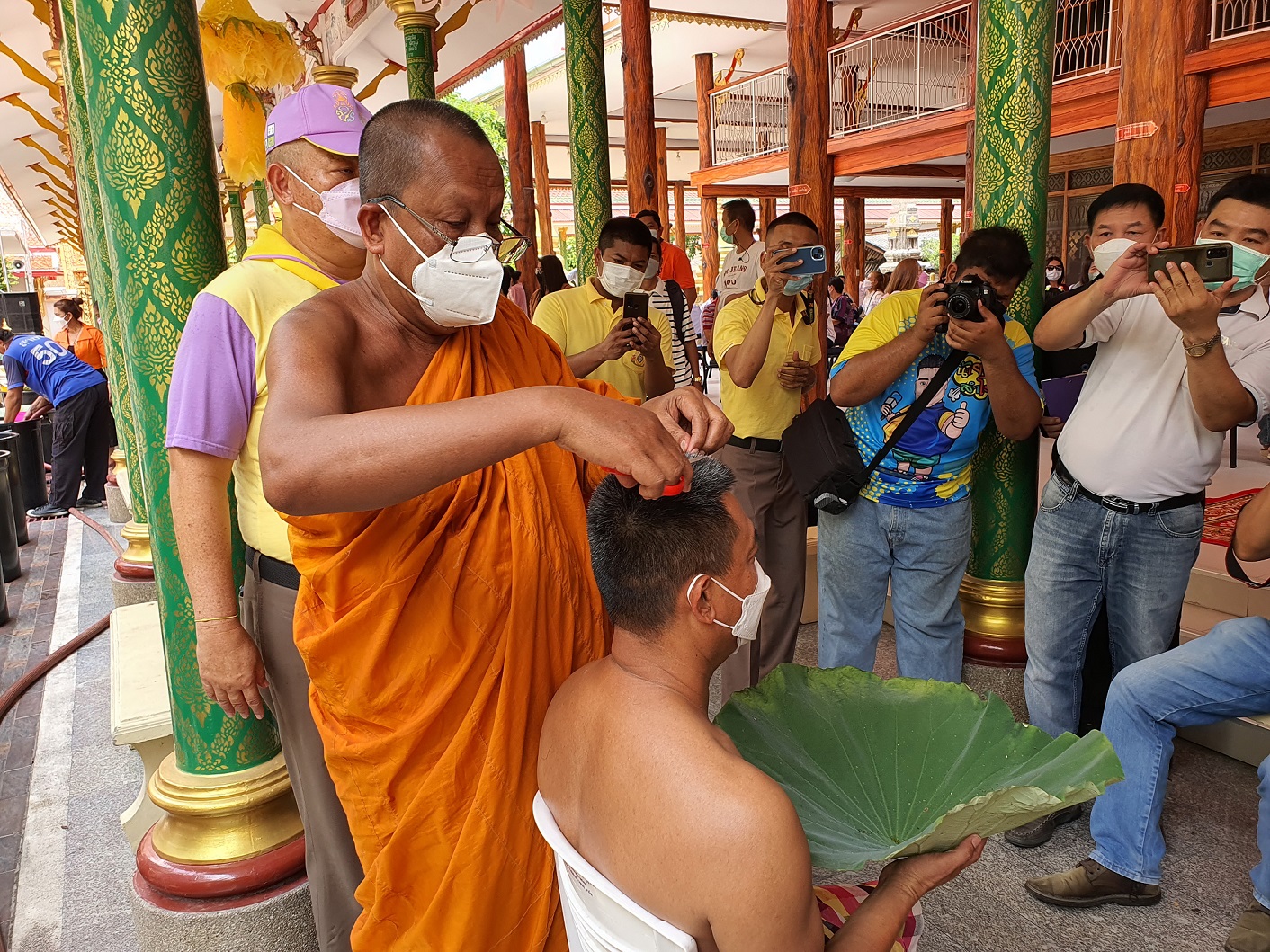วัดบางพลีใหญ่กลางจัดพิธีอุปสมบทหมู่ถวายเป็นพระราชกุศล  วันคล้ายวันพระราชสมภพสมเด็จพระกนิษฐาธิราชเจ้า