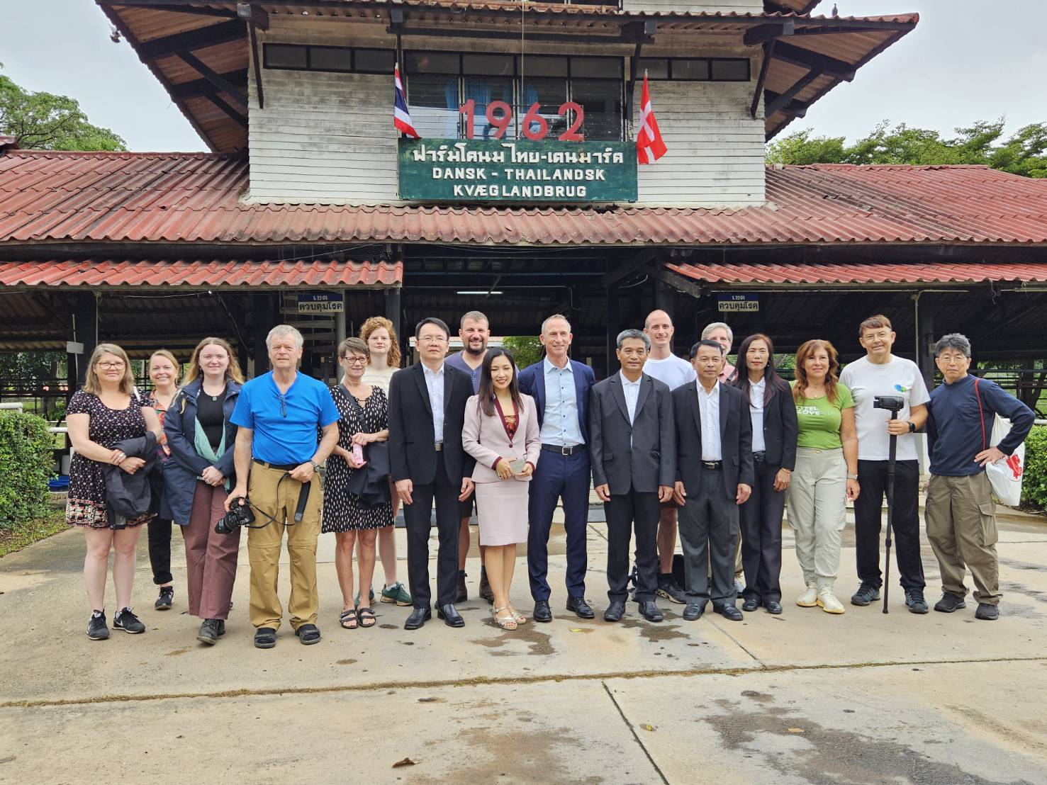 สระบุรี สื่อมวลชนเกษตรนานาชาติ 13 ประเทศ เยี่ยมชมฟาร์มโคนมไทย-เดนมาร์ค ที่มวกเหล็กสระบุรี