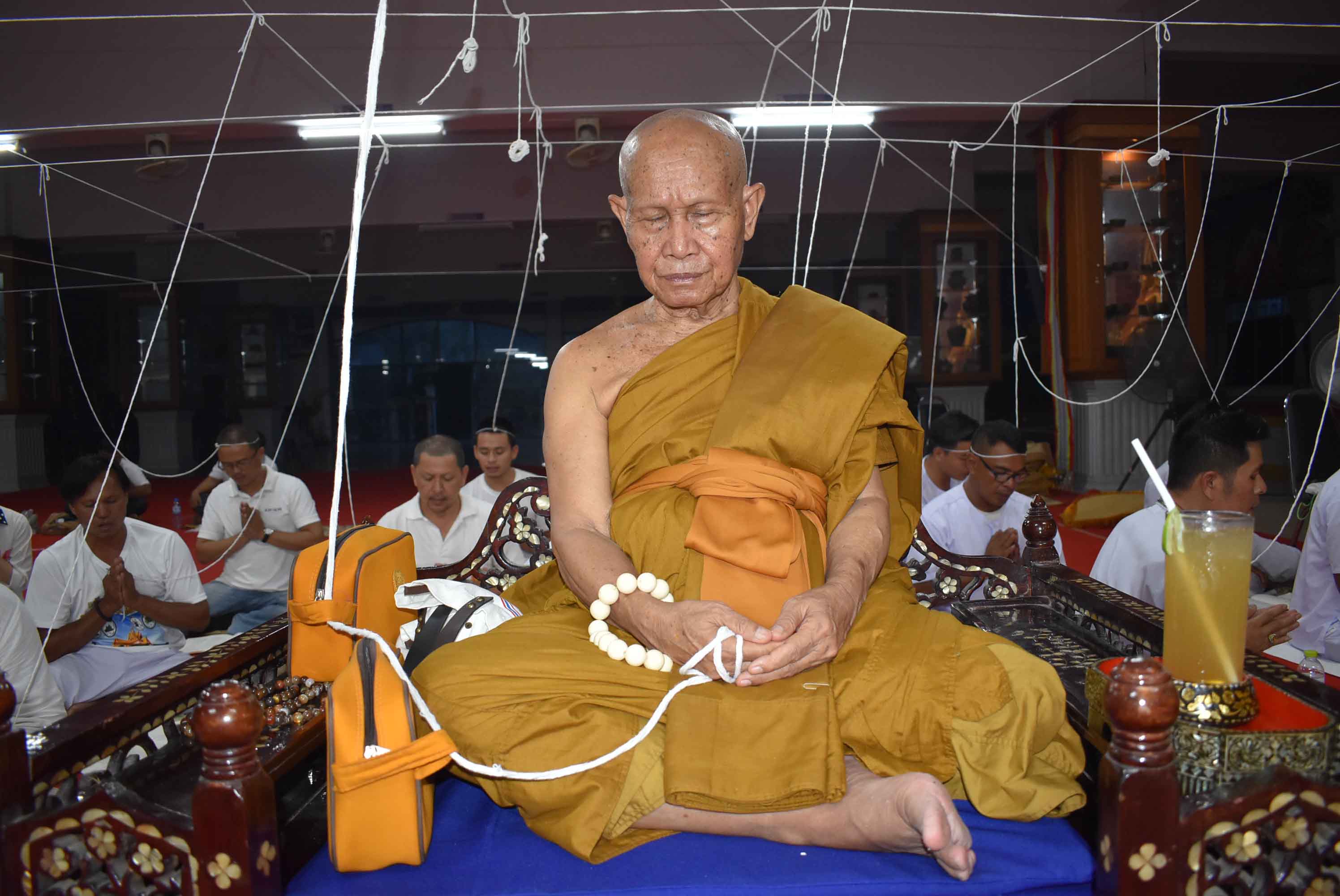 กาฬสินธุ์เรียกคนเข้าวัดปลุกเสกวัตถุมงคลพญาศรีสุทโธคำชะโนด 2 รุ่น เซียนตรึม !