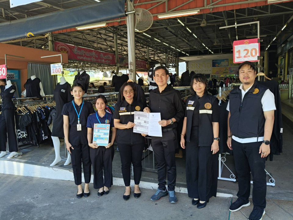 พาณิชย์แม่ฮ่องสอน คุมเข้าร้านค้าขายชุดดำ ติดราคาชัดเจนไม่ขายเกินราคา