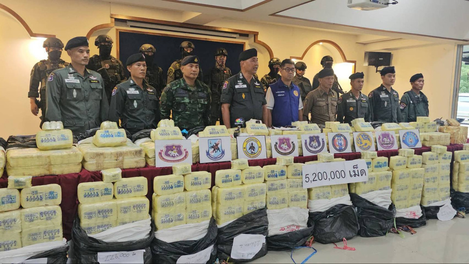 ตชด.335 สกัดล็อตมหึมา! รวบเครือข่ายค้ายา ยึดยาบ้า 5.2 ล้านเม็ด แม่แตง ล่านักบิน-คนขับกระบะหนีเข้าป่า