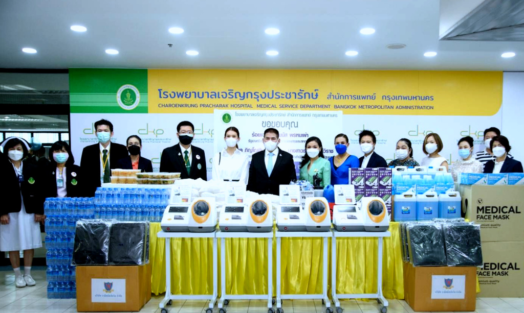 "นฤมล" มอบอุปกรณ์การแพทย์ให้รพ.เจริญกรุงประชารักษ์  ใช้ดูแลผู้ป่วยโควิด 
