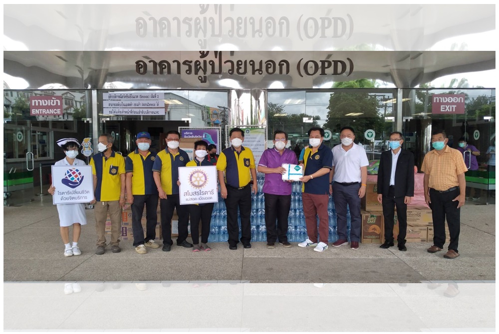 "เฮียหยี่" นายกฯโรตารี่แม่สอด-เมืองฉอด พร้อมภาคเอกชน  ร่วมมอบสิ่งของ-ชุด PPE ให้ รพ.แม่สอด   