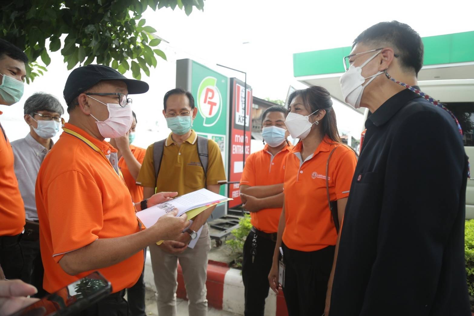MEA ลงพื้นที่ตรวจสอบ ติดตามงานแก้ไขเหตุรถยนต์ตกหลุมถนนทรุด บริเวณปากซอยจรัญสนิทวงศ์ 82