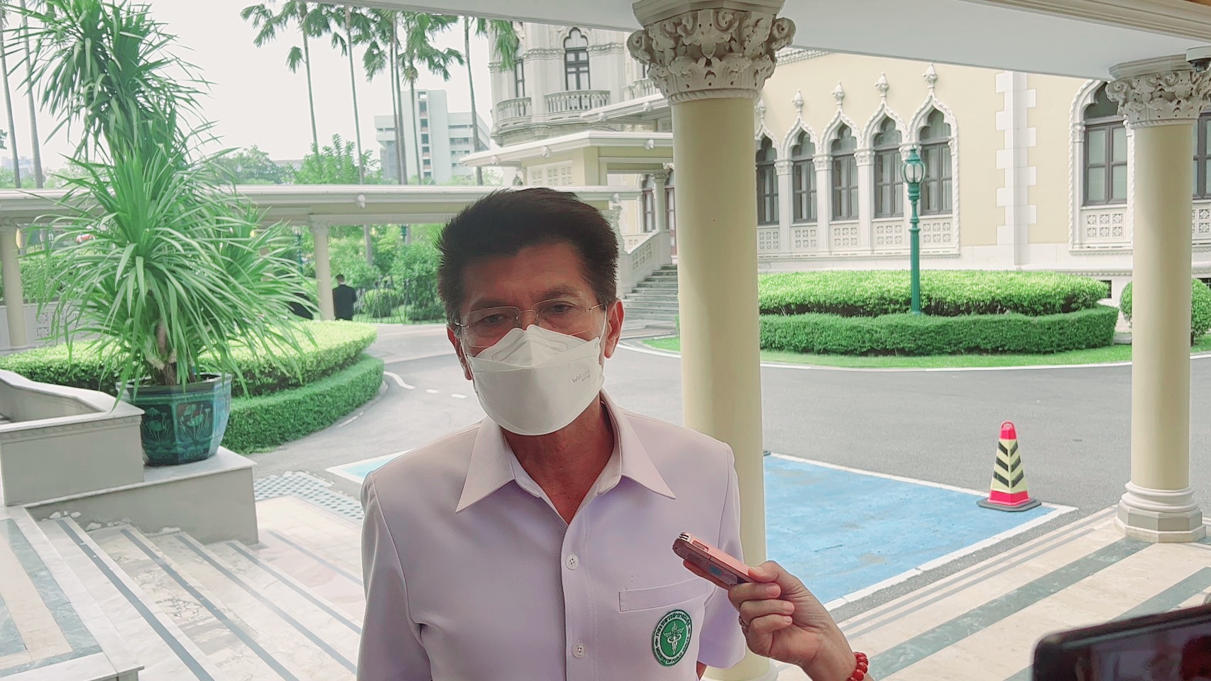 "สาธิต" รับ ปชป.แพ้สงคราม เรียกร้อง "อภิสิทธิ์" กลับมากอบกู้พรรค วอนสมาชิกเก่ามาช่วยกันสร้างสถาบันการเมือง 