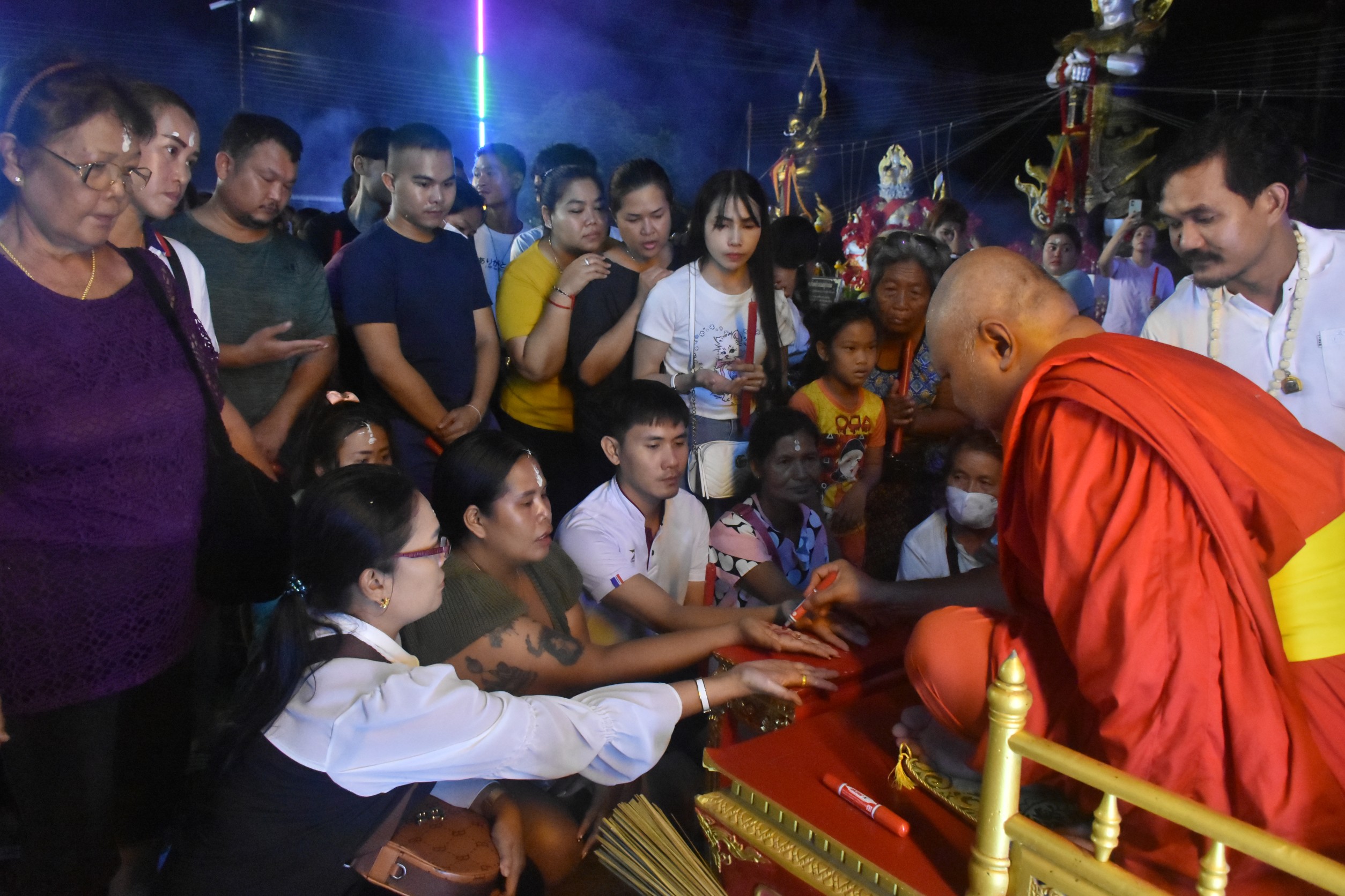  วัดเกาะพันซาโพธิยาลัย จัดพิธีบวงสรวง ท้าวเวสสุวรรณ  ส่องเลขปลายประทัดชัดๆ ก่อนวันหวยออก 