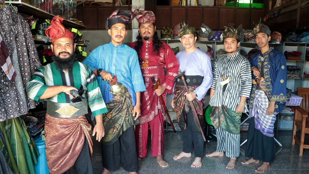 "Baju Melayu" สืบทอดเอกลักษณ์การแต่งกายชาวมุสลิม 3 จว.ชายแดนใต้ 