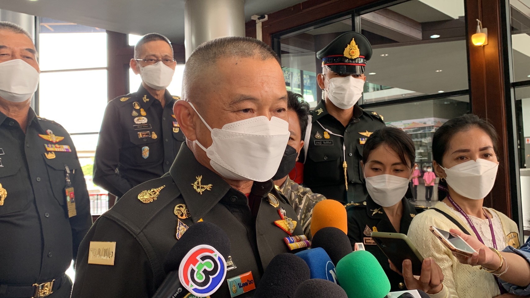 “บิ๊กบี้” ฮึ่ม ! ปกป้องสถาบัน ยันไม่มีปฏิวัติ ลั่นอย่าก้าวล่วงเสรีภาพ ลามปาม ซัดเบี่ยงเบนร่างกายได้ แต่จิตใจอย่าเบี่ยงเบน