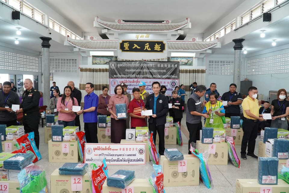 มูลนิธิป่อเต็กตึ๊ง ซับน้ำตาเยียวยาผู้ประสบอัคคีภัยชุมชนจำลองวิทย์พัฒนา ตรอกลิเก นครสวรรค์ 