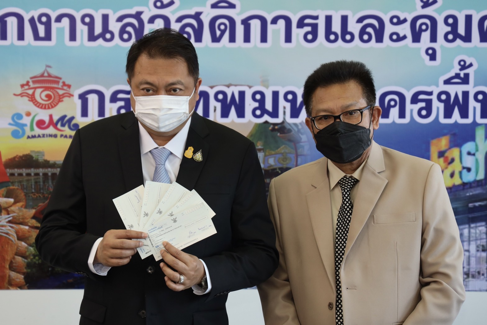ลูกจ้าง JSL ปลื้ม!! ขอบคุณ รมว.เฮ้ง ช่วยเหลือให้ได้ค่าชดเชยครบ 28 ล้านบาทตามคำสั่งพนักงานตรวจแรงงานแล้ว