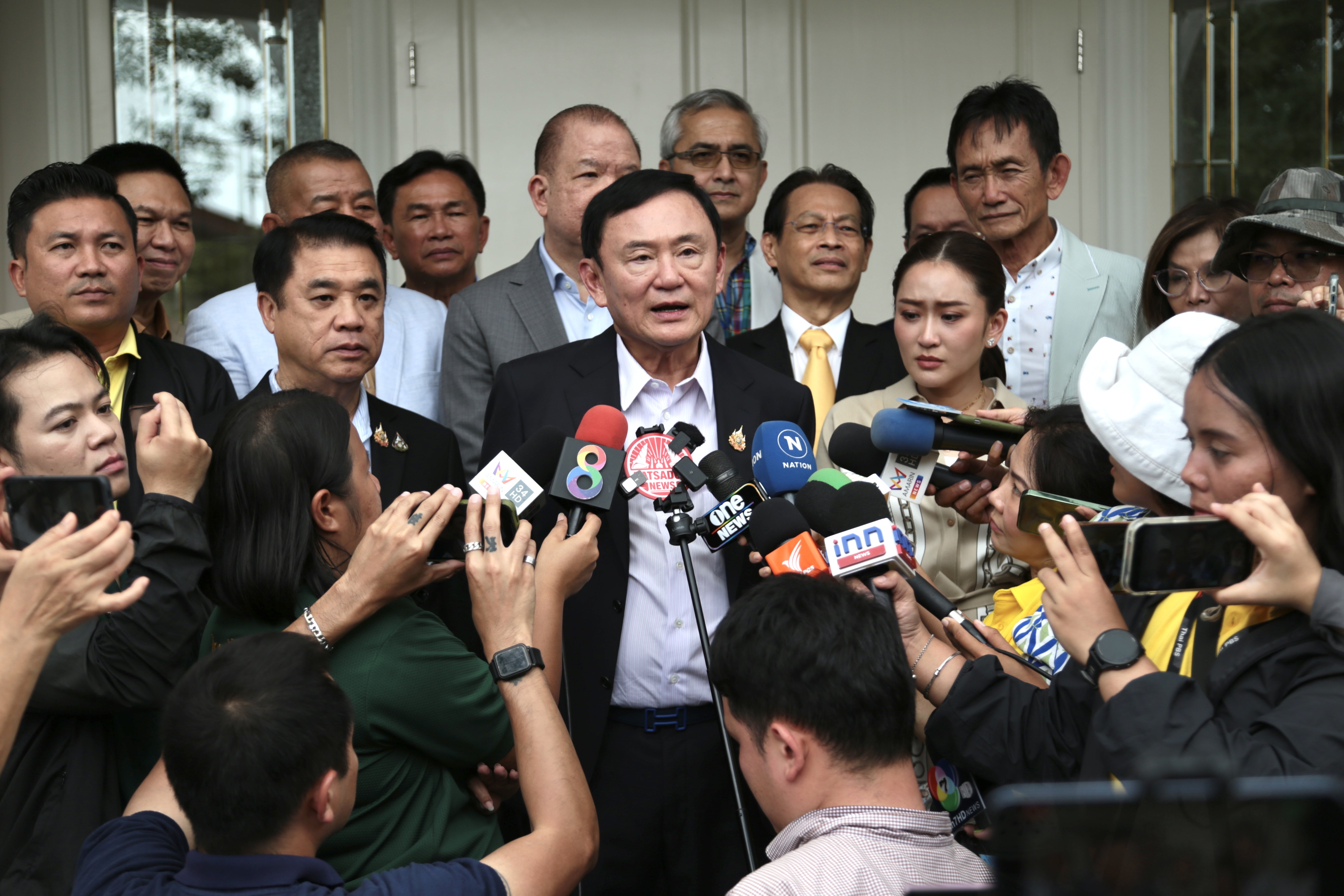 "ทักษิณ" บอกสงสาร "เฉลิม" อายุเยอะแล้ว เมินถูกท้าดีเบต