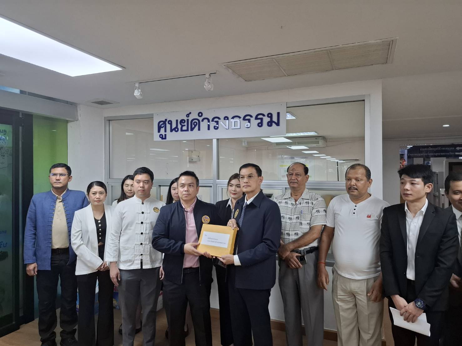 "ทนายอนันต์ชัย" นำสมาชิกสมาคมฮินดูฯ บุกร้องอธิบดีกรมการปกครอง สอบปมคณะกรรมการชุดเดิมหมดวาระ