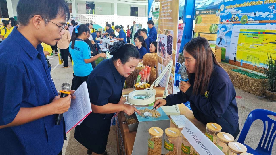 ศูนย์เมล็ดพันธุ์ข้าวโคราช ร่วมคลินิกเกษตรเคลื่อนที่ฯ ช่วยเกษตรกรพิมายยกระดับผลผลิต
