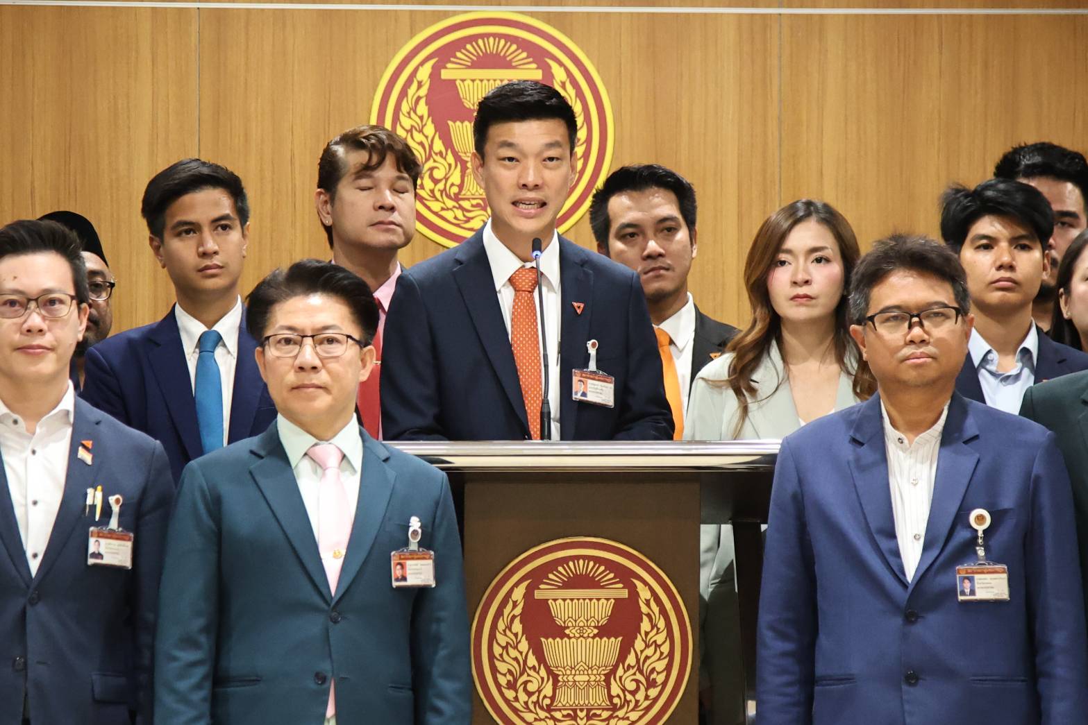 "ปชน." แถลงจี้ "นายกฯ" ใช้อำนาจผู้นำ "ยุบสภา" หาก "พรรคร่วมฯ"ไม่ทำตามนโยบายที่แถลงต่อรัฐสภาได้ 