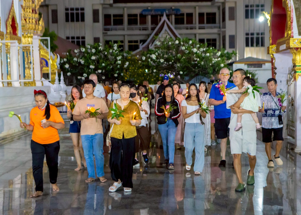 มาฆบูชาพัทยาคึกคัก ไทย-เทศร่วมเวียนเทียนแน่นวัดชัยมงคล วอล์คกิ้งสตรีทเปิดปกติ