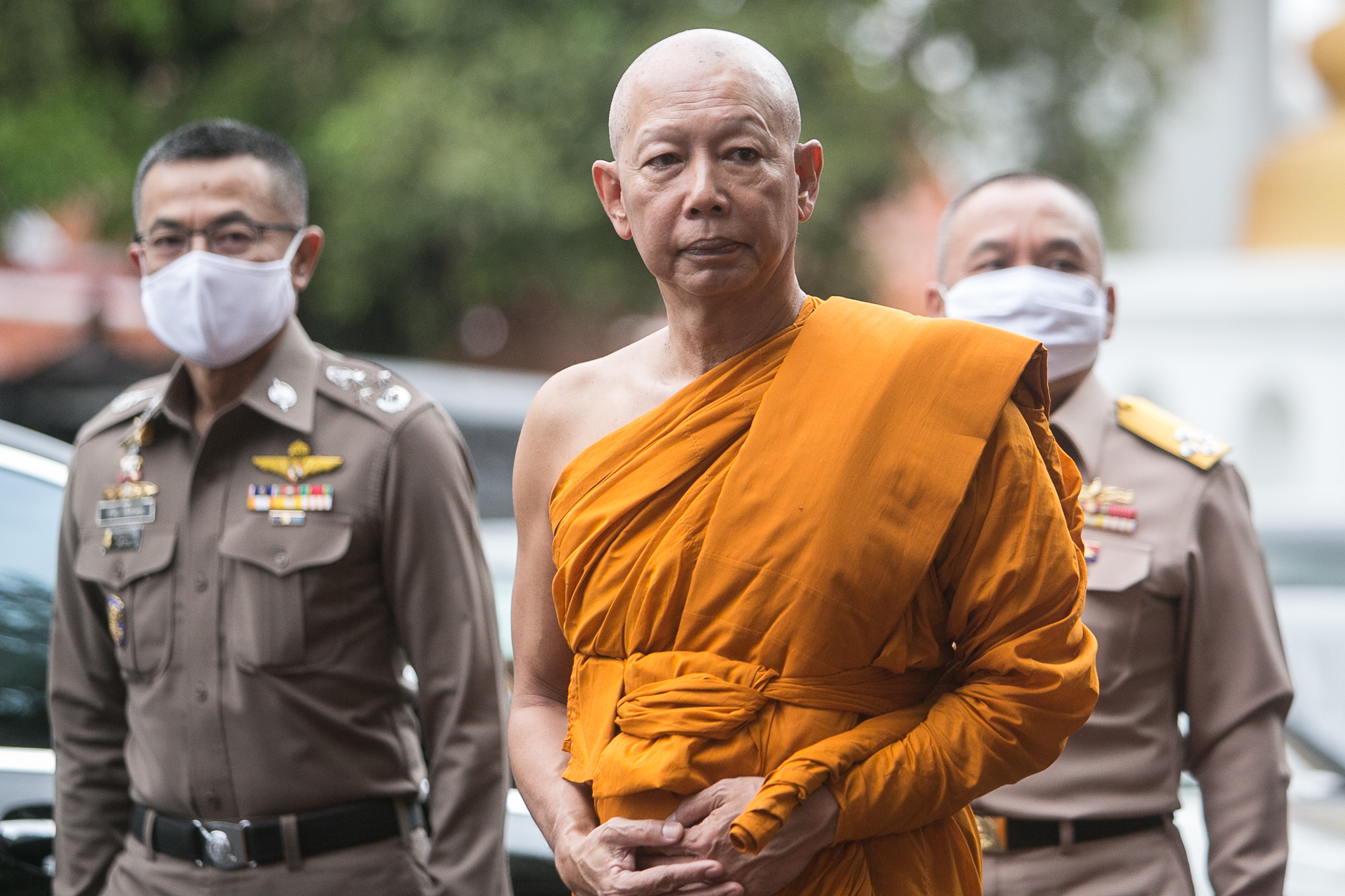 "บิ๊กแดง" เข้าสู่ร่มกาสาวพัสตร์ ฉายา "พระอภิรัชตโน"