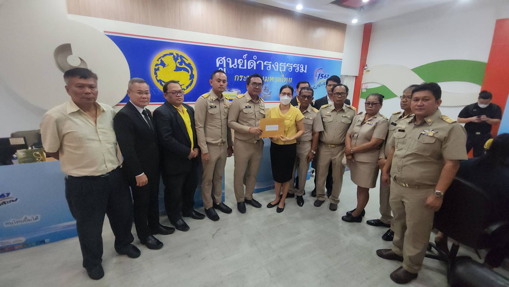 หวั่นซ้ำรอย "ชาญ พวงเพ็ชร์" สท. ยื่นหนังสือ "อนุทิน" ติดตามผลคำสั่งพ้นตำแหน่งนายกฯคลองหลวง