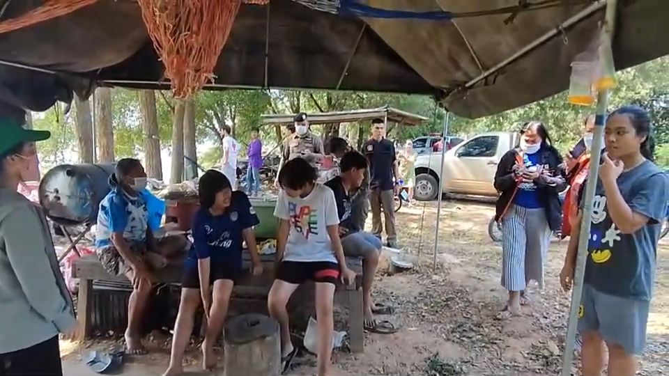 เด็กนักเรียน8คนชวนกันลงเล่นแม่น้ำเจ้าพระยาจมน้ำสูญหายไป 2 ราย