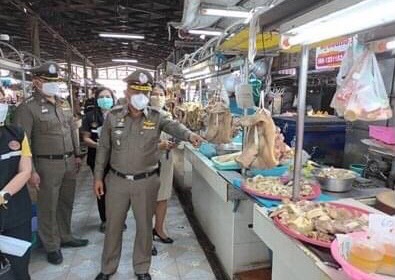 ผู้การอ่างทอง นำทีมตรวจติดตามสินค้าอุปโภคบริโภค  เนื้อหมูชำแหละ ไก่สด-ไข่ไก่