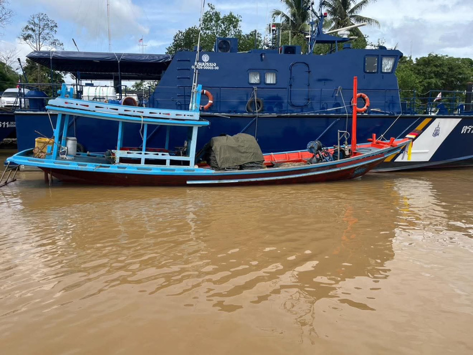 บุกจับเรือประมงชุมพร ลอบวางลอบปูเกินกฎหมาย ฝ่าฝืนปิดอ่าวทะเลไทย