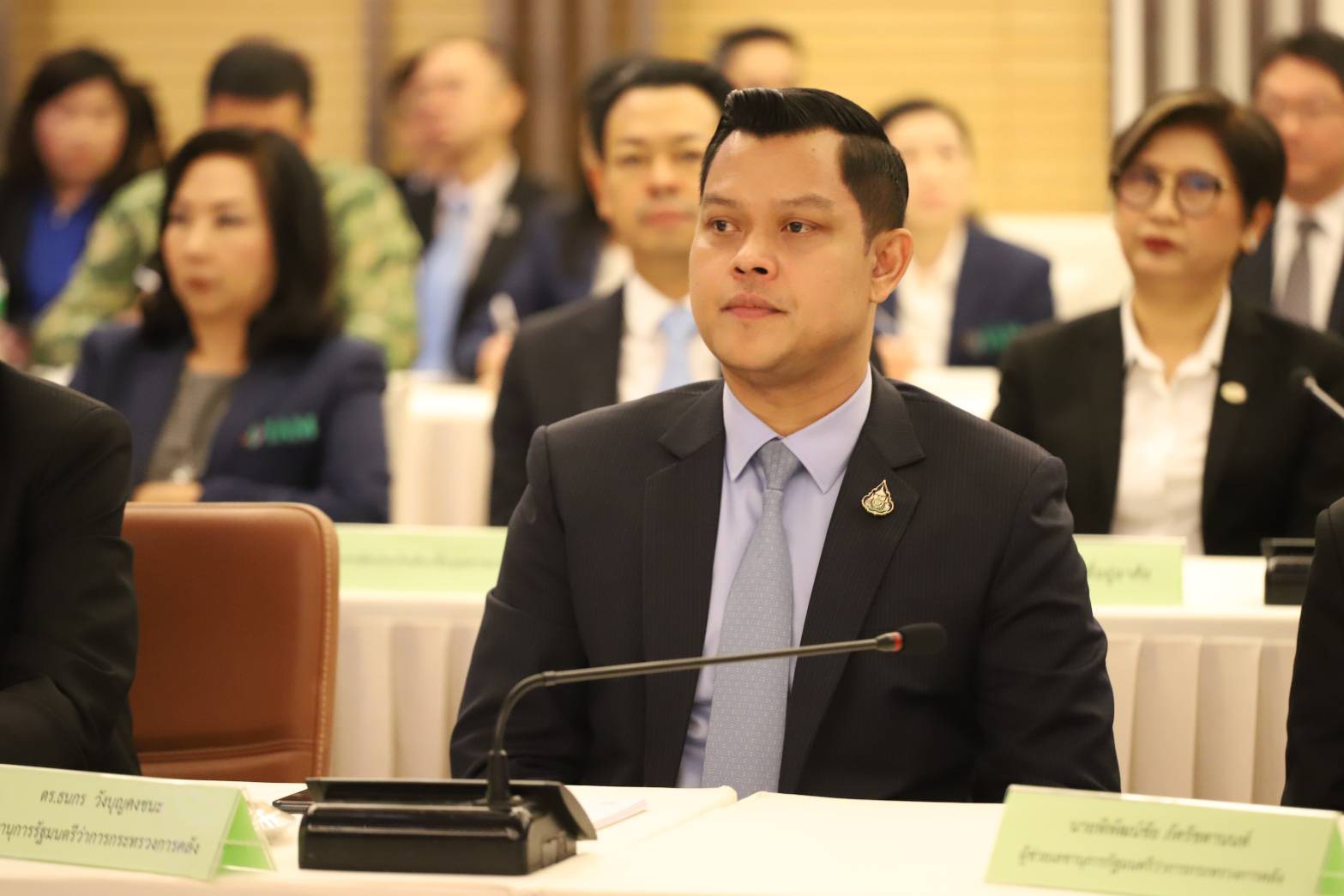 "ธนกร" โต้ "หมอชลน่าน" หยุดปั่นเฟคนิวส์โจมตีรัฐบาล ยันวัคซีนไม่ได้หายไปไหน สธ.เตรียมฉีดไฟเซอร์-แอสตร้าฯเข็ม 3 ให้บุคลากรทางการแพทย์ครบทุกคน