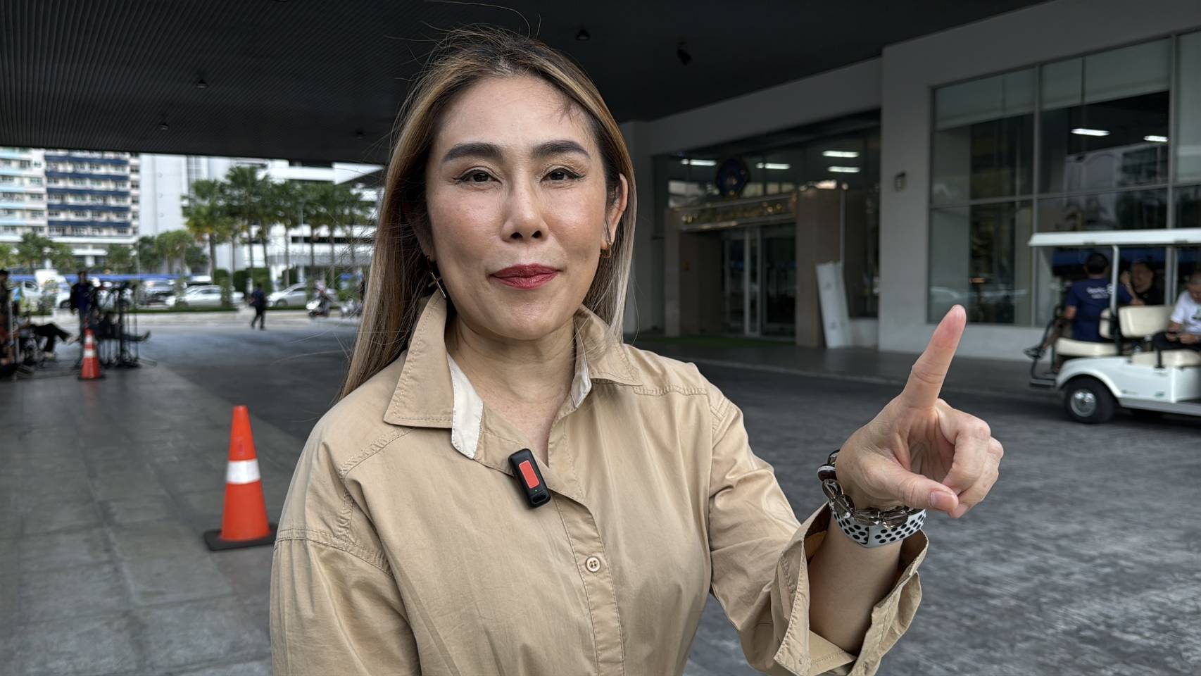 “ไอริณ”อดีตผู้ประกาศข่าวบินกลับมาจากยุโรปเข้าแจ้งความ ปคบ.ถูกหลอกลงทุนดิไอคอนกรุ๊ป 2.4 แสนกว่าบาท