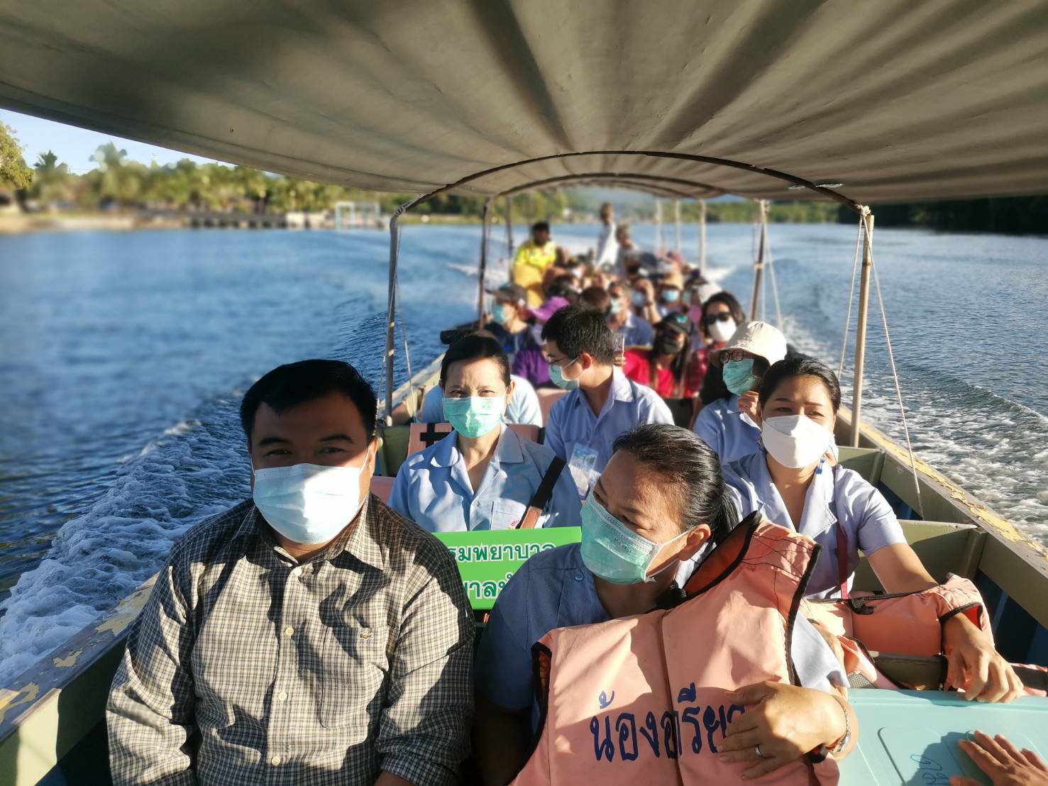 นายอำเภอเมือง  จ.พังงานำทีมฉีดวัคซีนเชิงรุกให้ชาวเกาะปันหยี เตรียมพร้อมเปิดรับการท่องเที่ยวต่อจากภูเก็ตแซนด์บ็อกซ์ในเดือนสิงหาคม