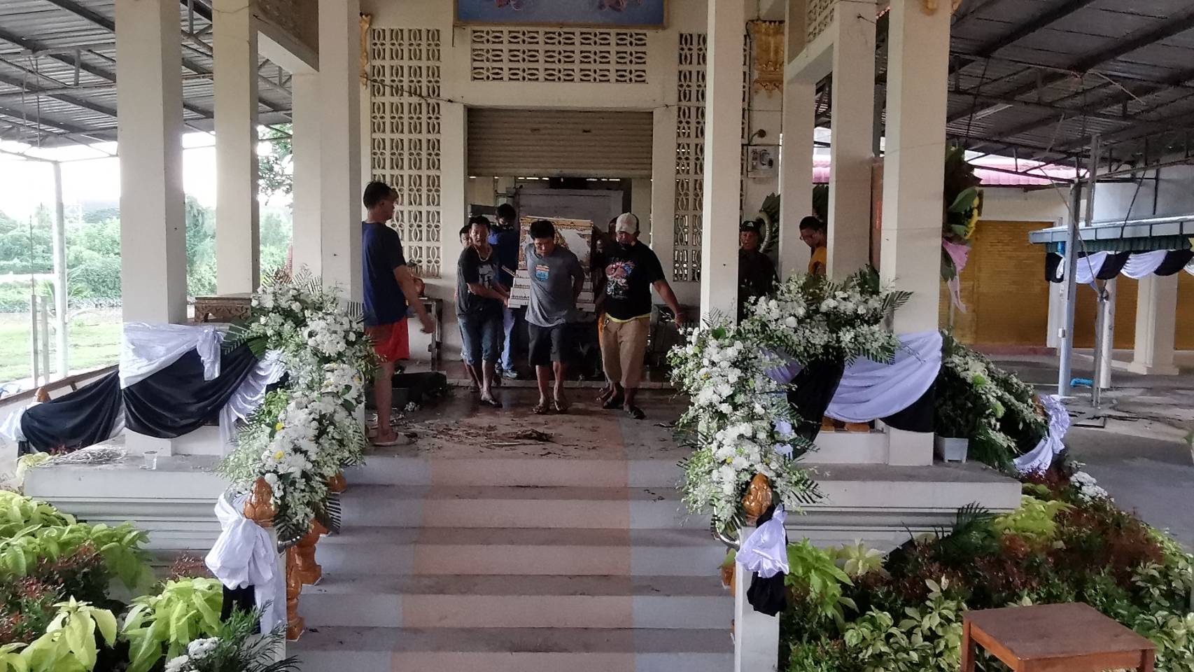 เมรุวัดบางละมุงระเบิดสัปเร่อสองพี่น้องเจ็บ 1 สาหัส 1