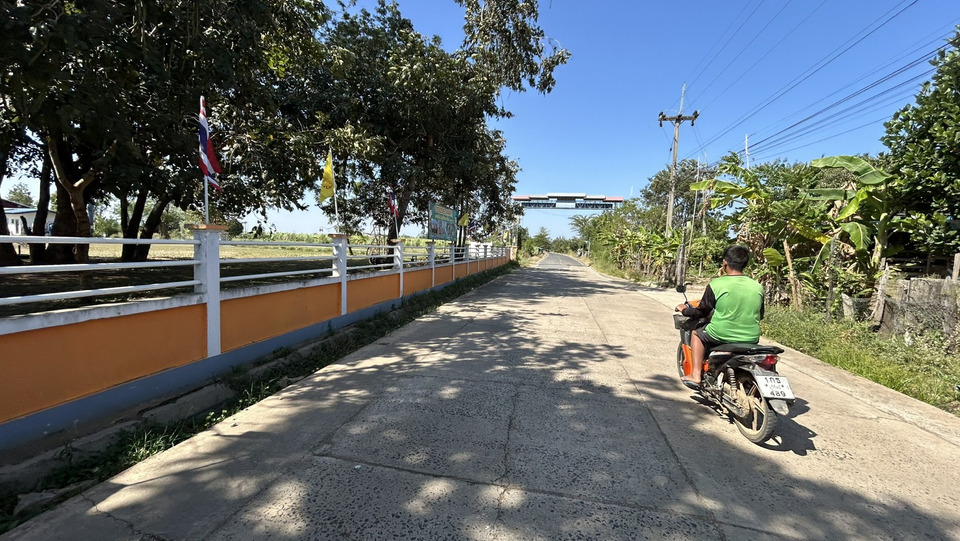   บุรีรัมย์สั่งปิดโรงเรียนใกล้สนามบินด่วน หลังทหารชี้เป็นพื้นที่เสี่ยงโจมตี-ชาวบ้านแห่อพยพหนีภัย