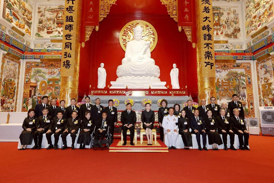 "ในหลวง-พระราชินี" เสด็จฯ เปิดศาลเจ้าไต้ฮงกงหยกขาว 72 พรรษา