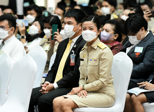 “ทิพานัน” กราบลา “บิ๊กป้อม” แจง อยู่ระหว่างการพูดคุยย้ายพรรค เผย “รทสช.” เป็นหนึ่งในตัวเลือก