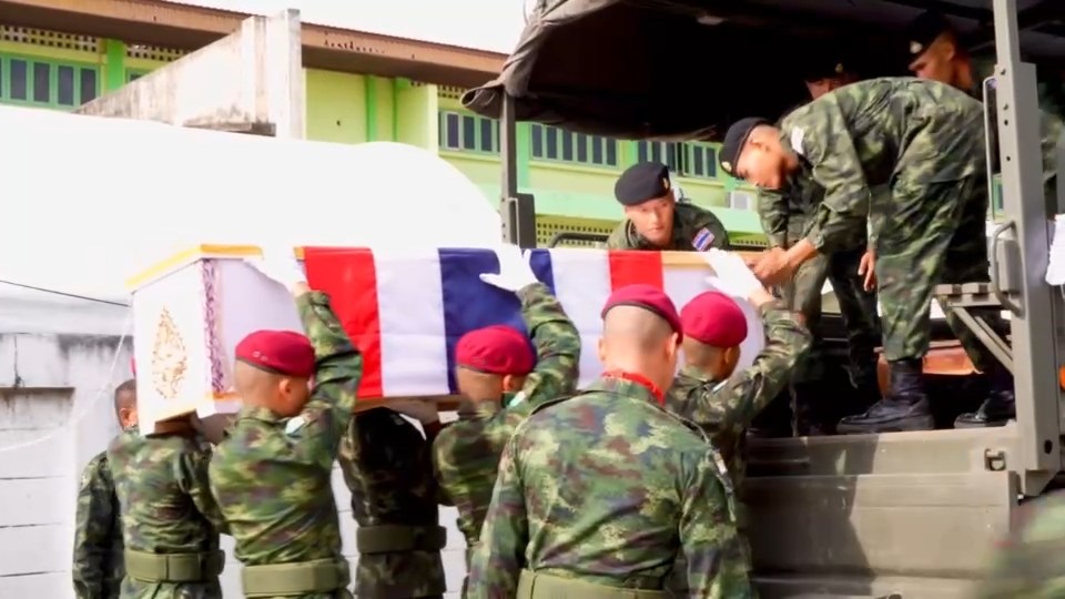 สุรินทร์สดุดีทหารกล้า ส่งศพพลฯ วายุ กลับบ้านเกิดปทุมธานี อย่างสมเกียรติ