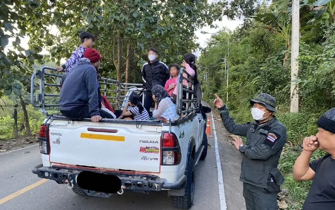 ตม.แม่ฮ่องสอน บูรณาการร่วมจับกุมคนไทยลักลอบขนคนต่างด้าว