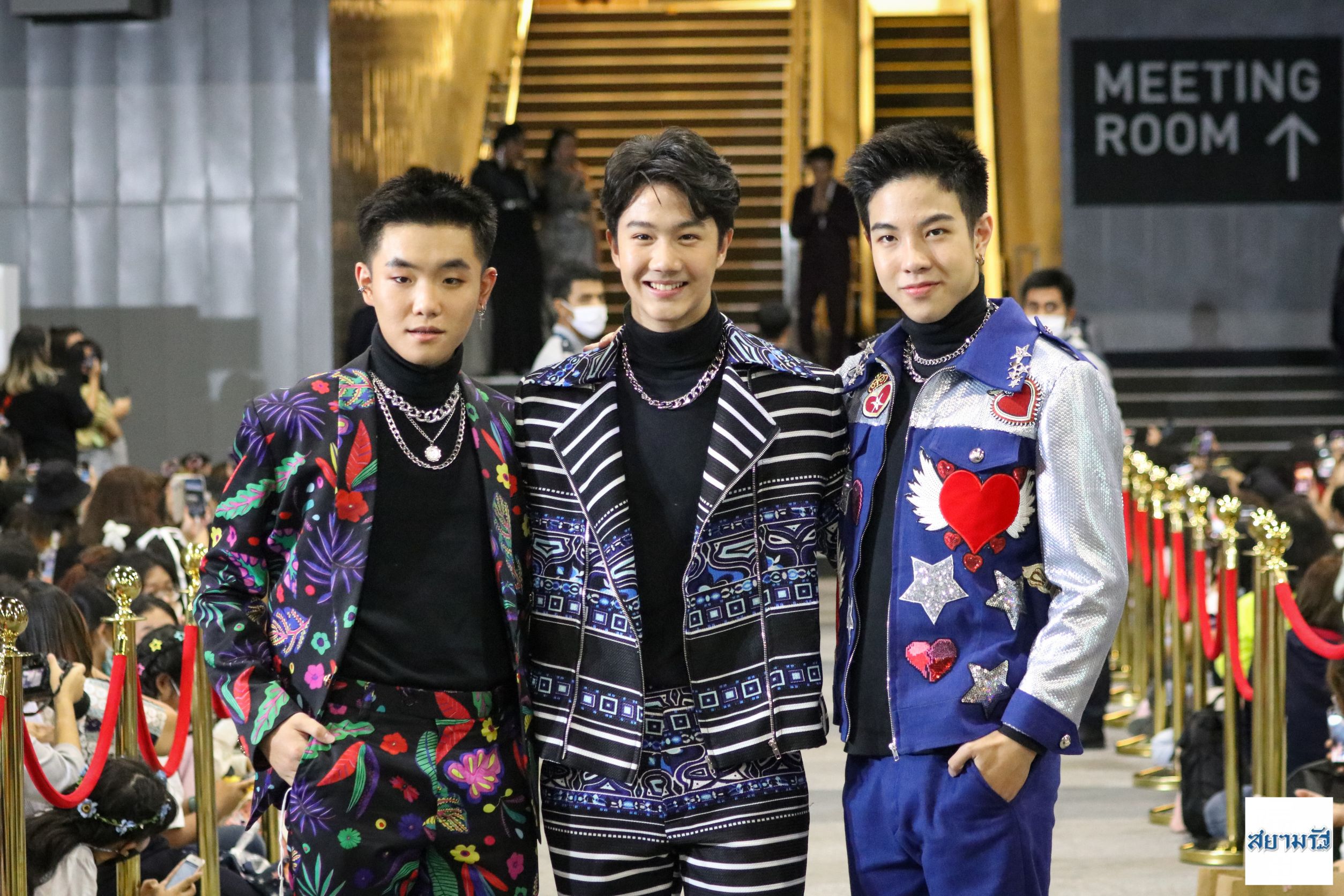 ประมวลภาพเหล่าดารานักแสดงบางส่วนร่วมโชว์ตัวเดินพรมแดง จัดโดยหนังหน้าโรง Carnival Funmeet 