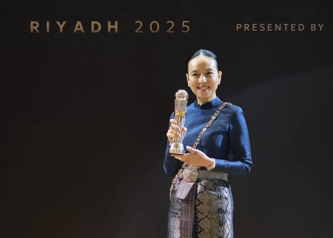"มาดามแป้ง" นำไทยคว้ารางวัล "สมาคมฟุตบอลฯ" ยอดเยี่ยม 2 ปีซ้อน! "ซาเลม อัล ดอว์ซารี่" ซิวแข้งแห่งปีเอเชีย