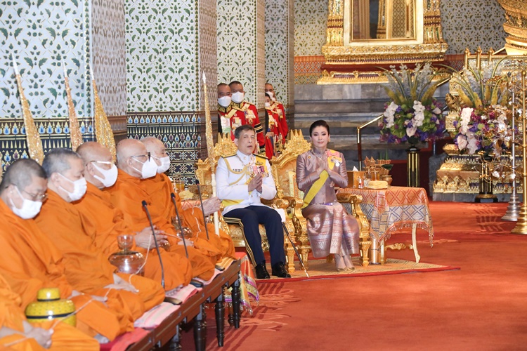 "ในหลวง-พระราชินี" เสด็จฯทรงบำเพ็ญพระราชกุศลทักษิณานุปทานในการพระราชพิธีฉัตรมงคล พุทธศักราช 2565