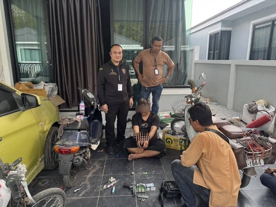 รวบคาบ้าน! โจรแสบตระเวนลักทรัพย์ ปลวกแดงยึดยา–ปืน ของกลางอื้อเตรียมขยายผล
