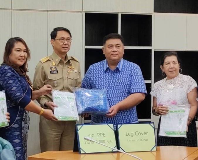 ช่วยเหลือสังคม !! ศิษย์เก่าอาชีวะฯ รุ่น 24 มอบชุด PPE ป้องกันโควิด 19 ให้พ่อเมืองกาญจนบุรี