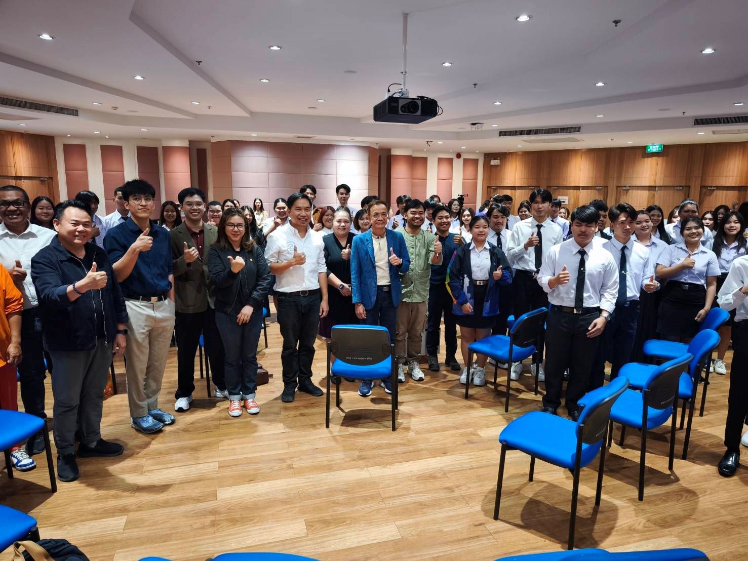  โคราชจัดเวทีฟังเสียงสะท้อนจากคนรุ่นใหม่กับการเลือกตั้ง'อบจ.โคราช'  