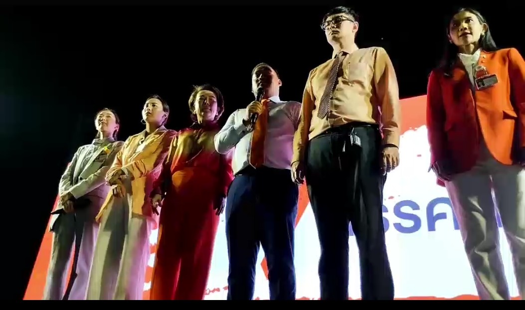 ปิดจ๊อบม็อบเชียร์ "พิธา" นัดใหม่ ชูสามนิ้วหน้าหอศิลป์ พรุ่งนี้หกโมงเย็น "รังสิมันต์ โรม" นำทีม สส.ก้าวไกล โผล่ขอบคุณ ลั่นการต่อสู้ยังไม่จบ