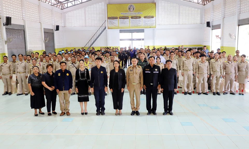 ผู้ว่าฯ กาญจนบุรี มอบนโยบาย 12 ข้อ ขับเคลื่อนสังขละบุรี สร้างเมืองน่าอยู่ ปลอดภัย เศรษฐกิจยั่งยืน
