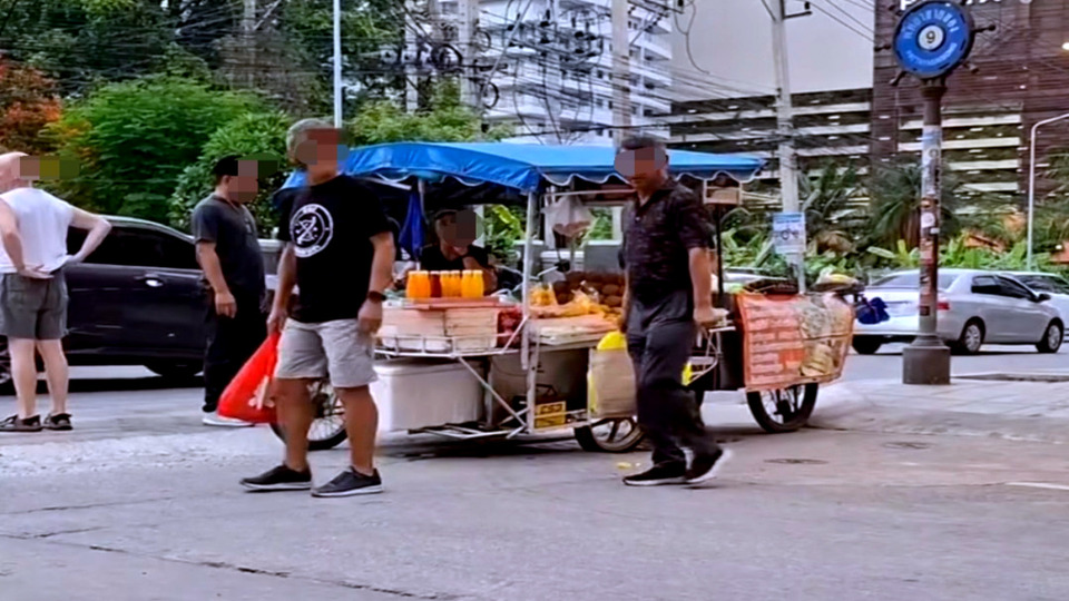 โซเชียลเดือด! ร้องต่างชาติขายของกลางพัทยา ยึดพื้นที่ค้าขาย-แย่งอาชีพคนไทย