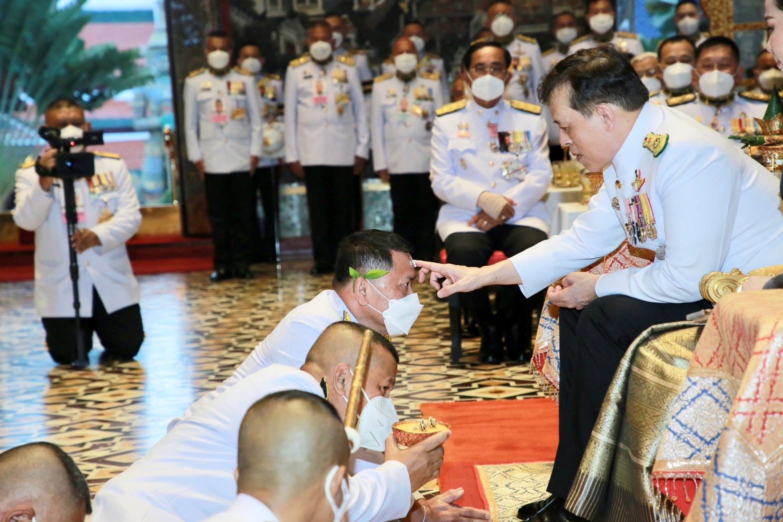 “ในหลวง-พระราชินี” เสด็จฯพิธีสวดมนต์การพระราชพิธีพืชมงคล