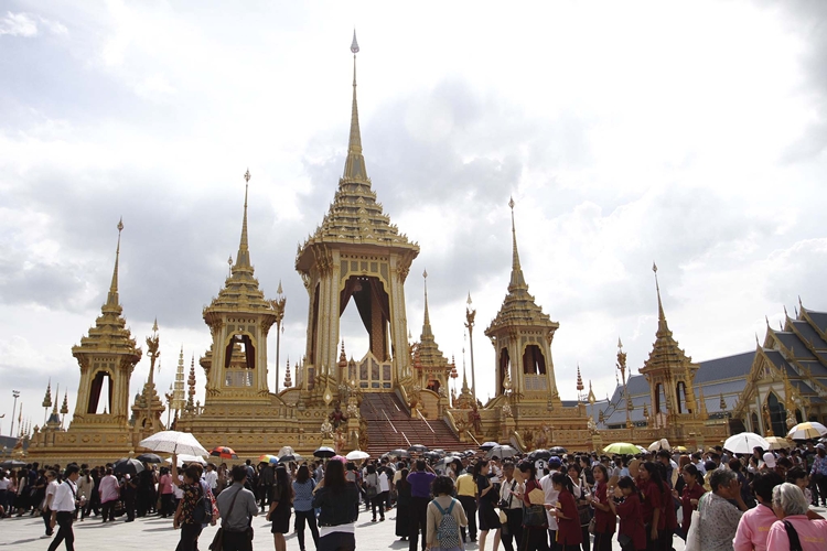 ปชช.เดินทางมาชมนิทรรศการงานพระราชพิธีถวายพระเพลิงพระบรมศพ 12 พ.ย.(ประมวลภาพ)
