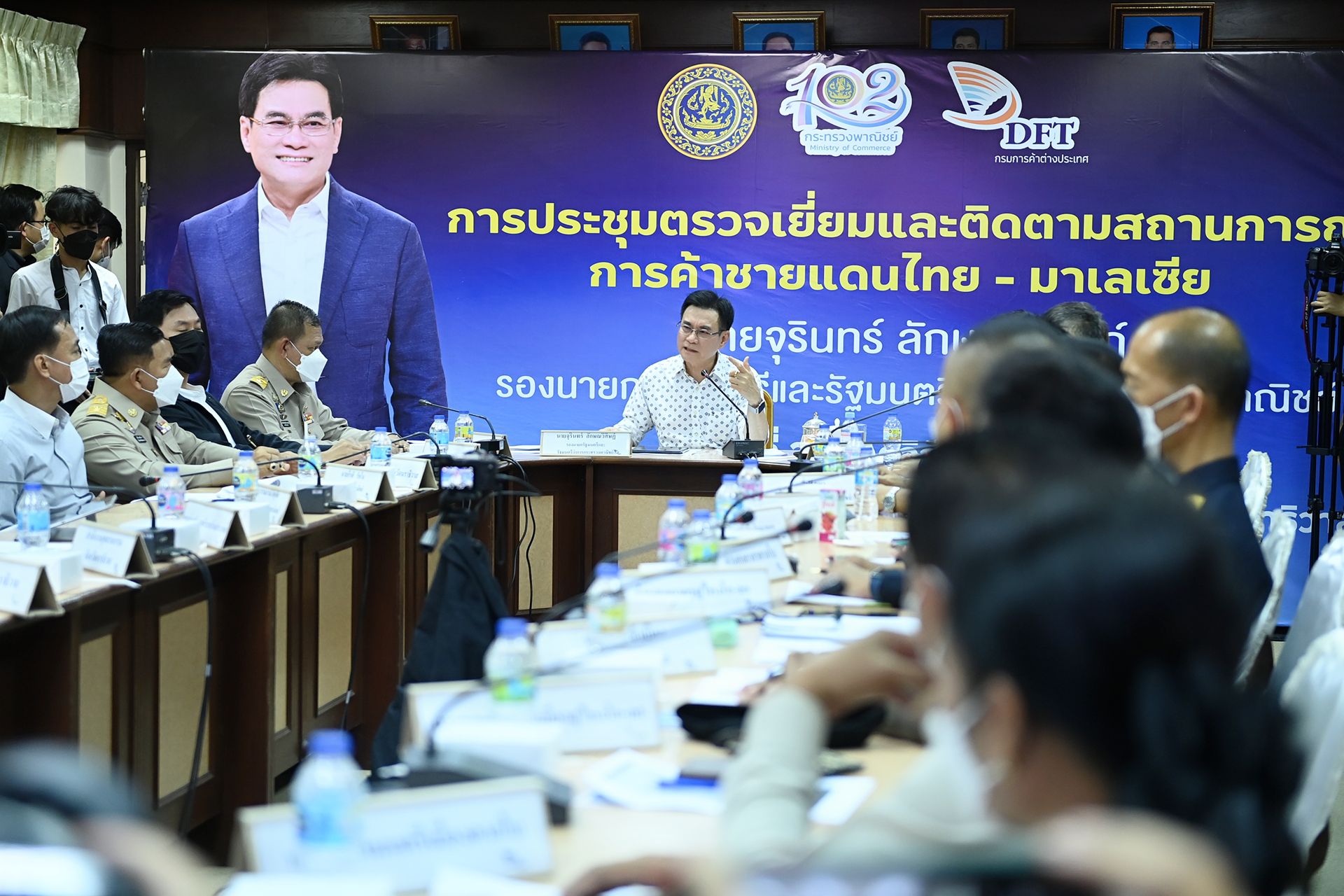 "จุรินทร์” ทลายอุปสรรคการค้าชายแดน ไทย-มาเลเซีย เร่งสางปัญหาดึงเงินเข้าประเทศ ลุยด่านสุไหงโกลก-ด่านตากใบ 